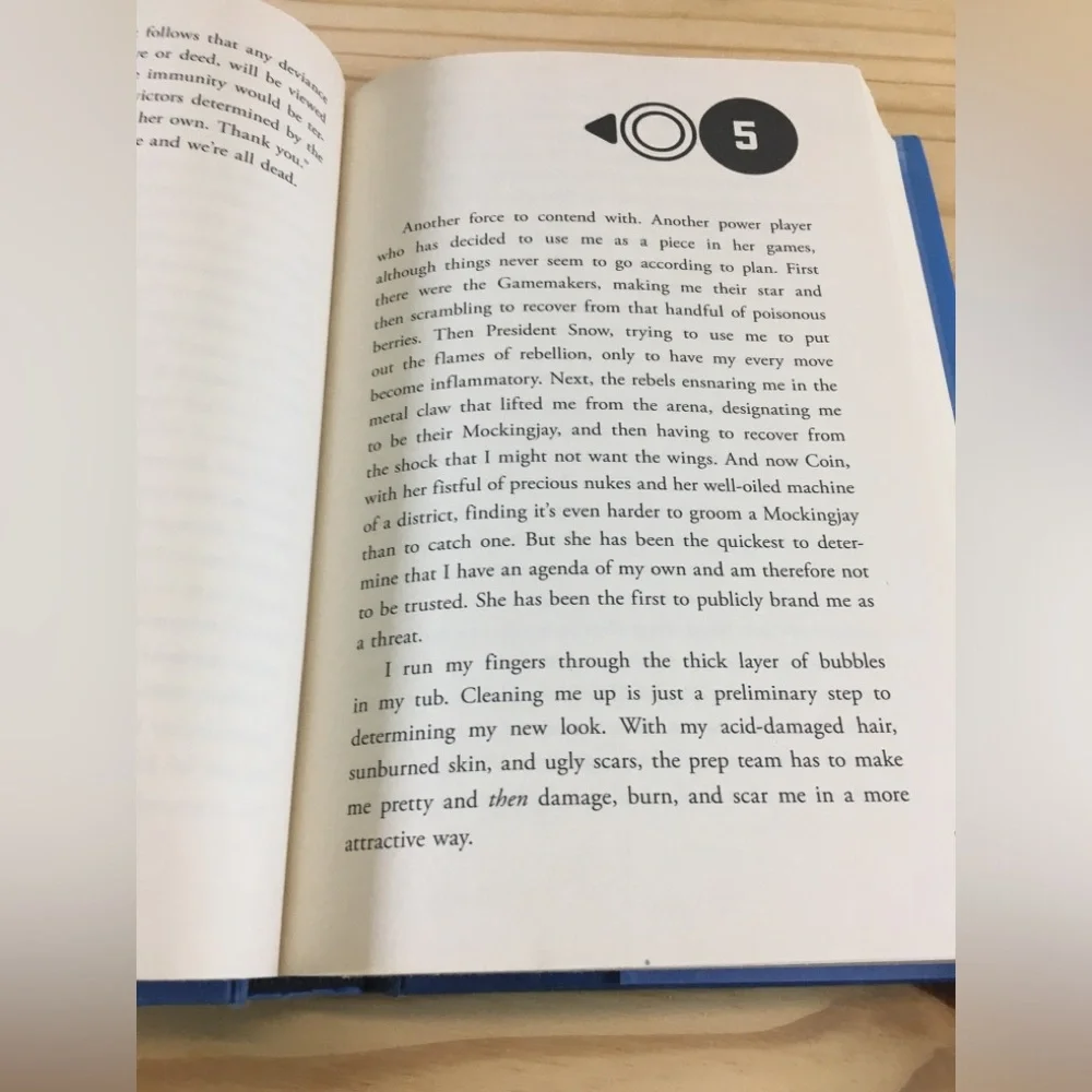 Hunger Games Trilology Books - Hunger Games, Catching Fire, & Mockingjay Collins